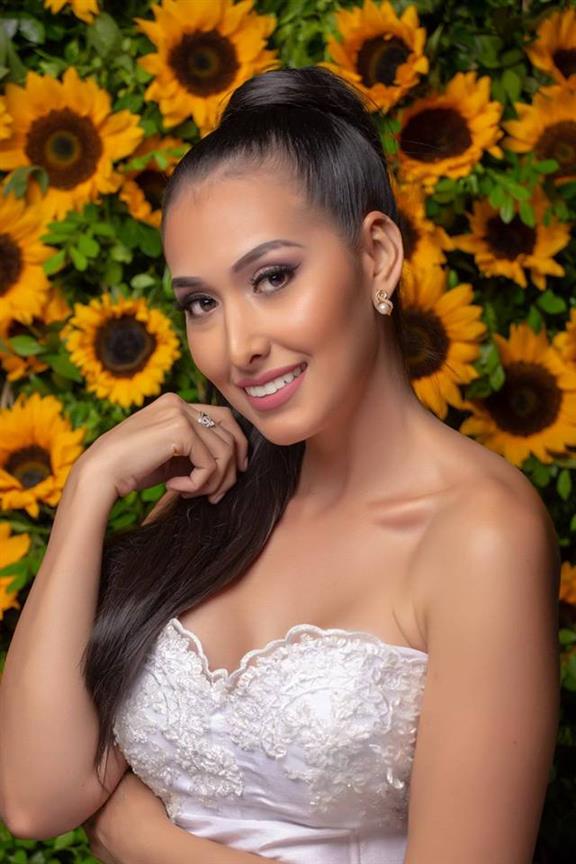 Mishelle ELizabeth Vega Vivanco from Santo Domingo, Santo Domingo de los Tsáchilas (Age: 23 Years/ Height 170 cm)